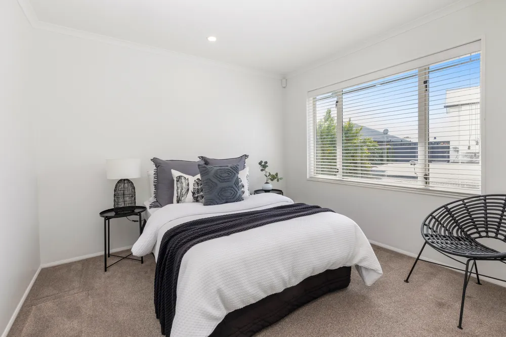 Photos of 1 Oaktree Lane