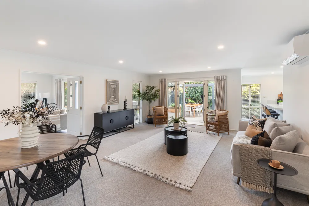 Photos of 1 Oaktree Lane