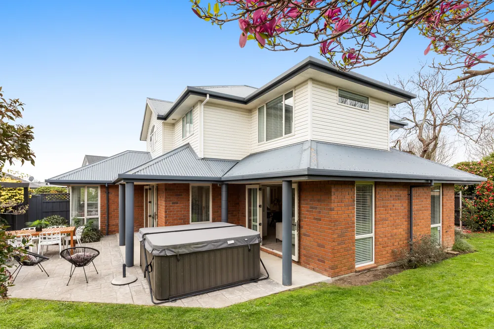 Photos of 1 Oaktree Lane