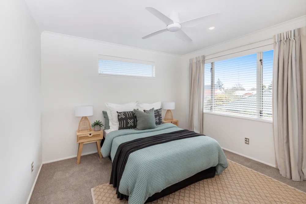 Photos of 1 Oaktree Lane