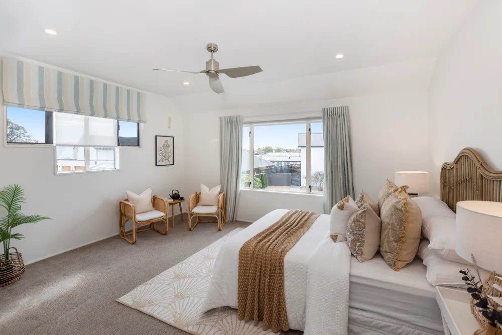 Photos of 1 Oaktree Lane