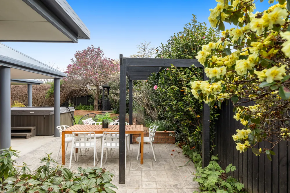 Photos of 1 Oaktree Lane