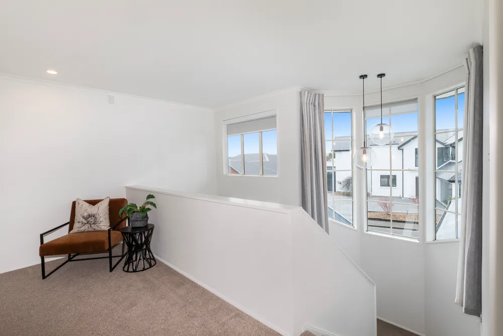 Photos of 1 Oaktree Lane