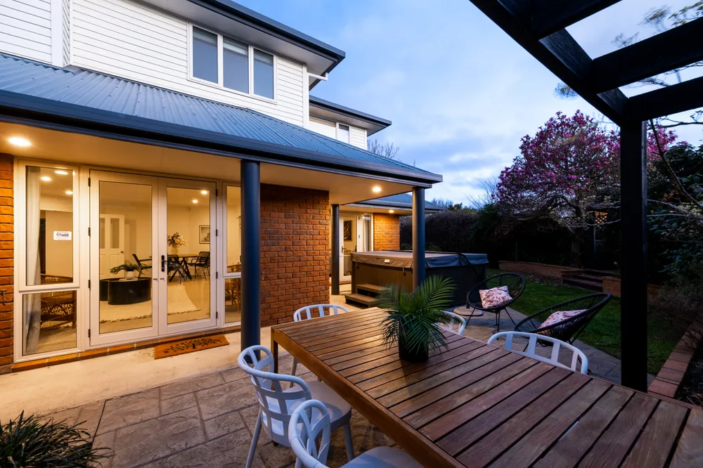 Photos of 1 Oaktree Lane
