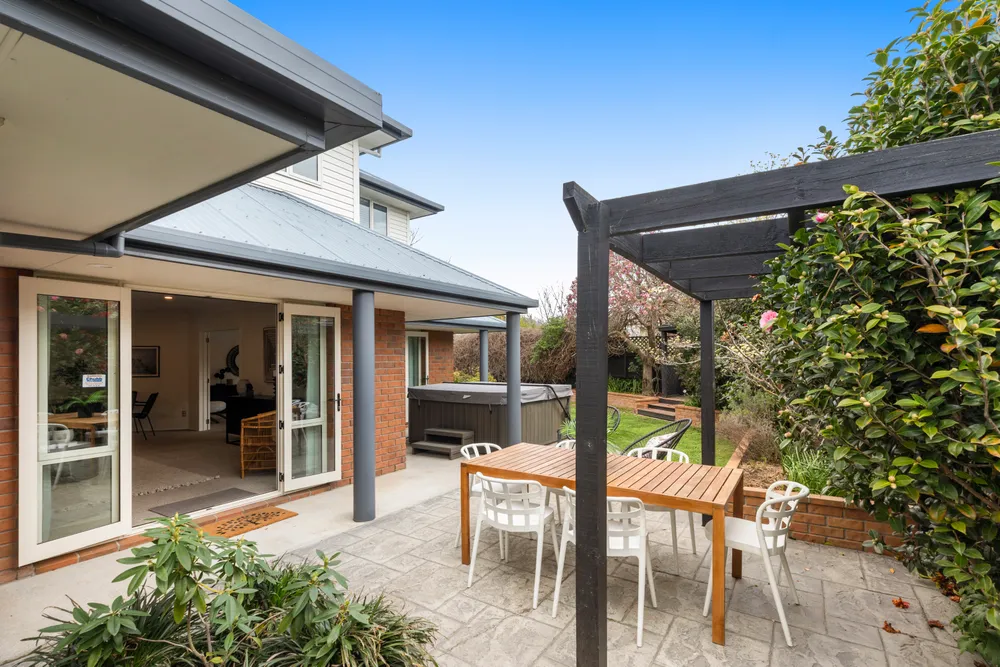 Photos of 1 Oaktree Lane