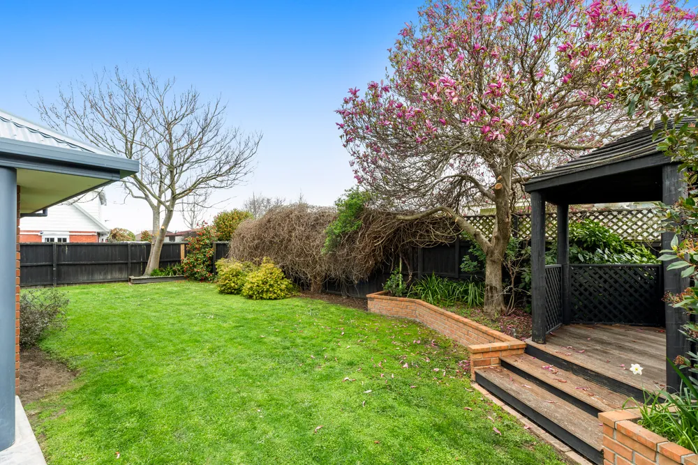 Photos of 1 Oaktree Lane