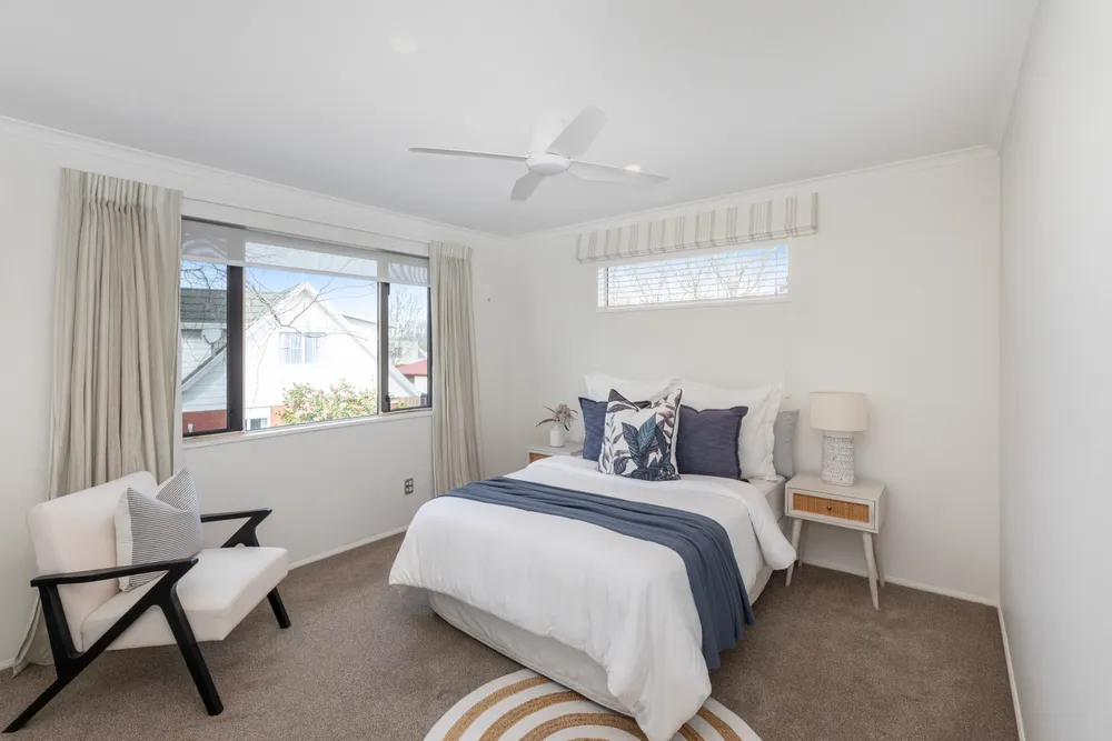 Photos of 1 Oaktree Lane