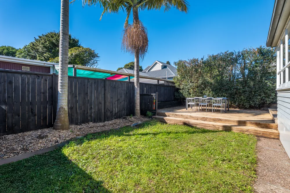Photos of 32 Woodbine Avenue