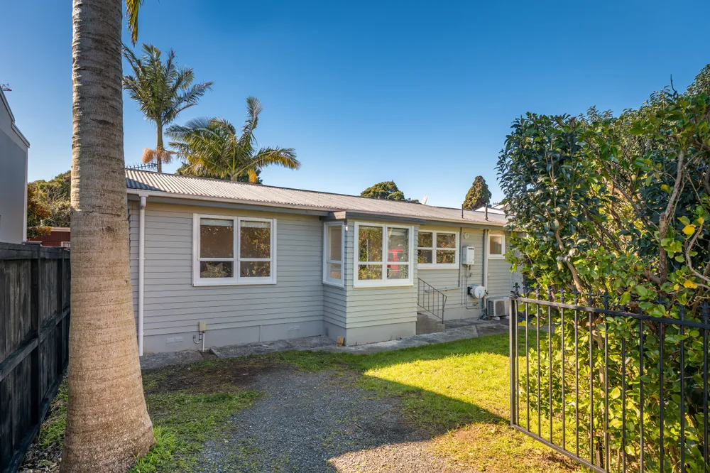 Photos of 32 Woodbine Avenue