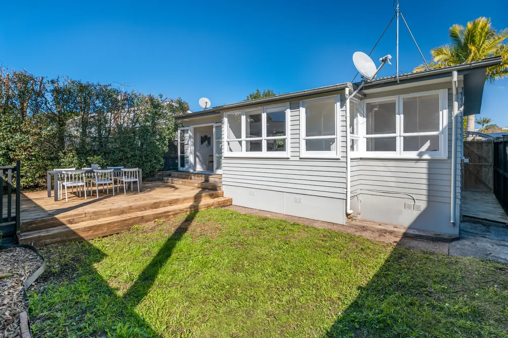 Photos of 32 Woodbine Avenue
