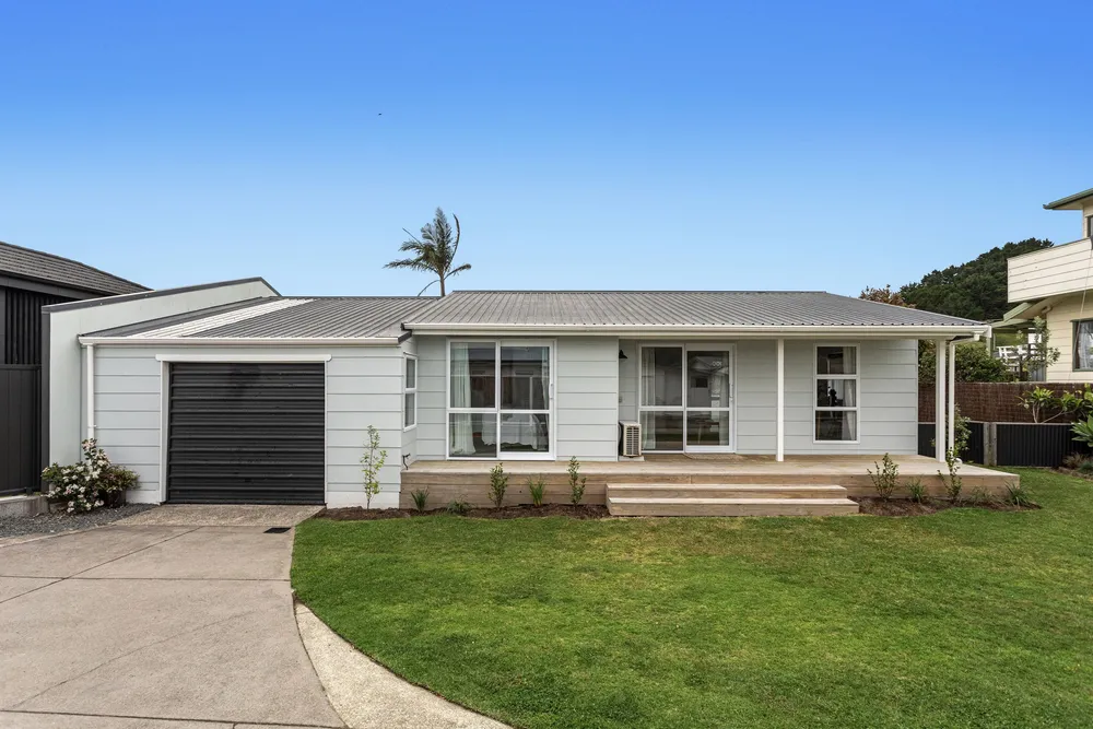 Photos of 279B Pohutukawa Avenue