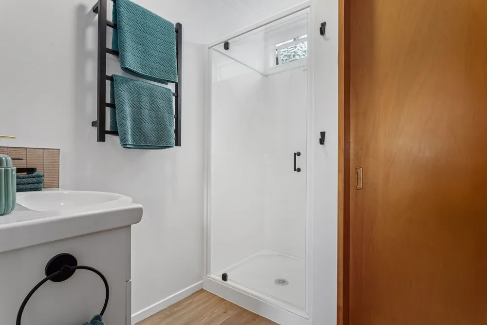 Photos of 279B Pohutukawa Avenue