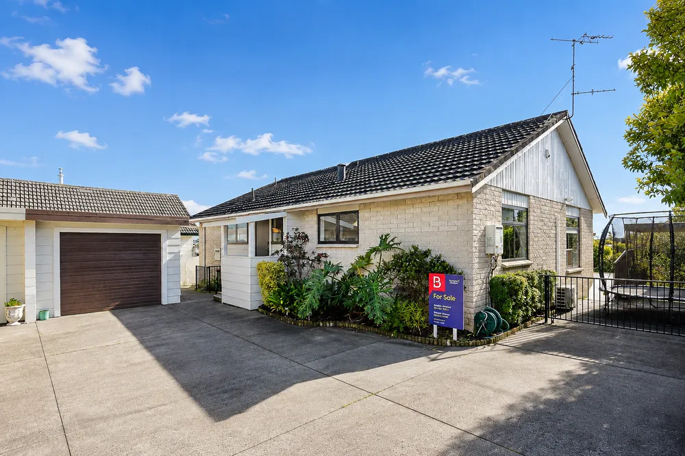 Photos of 52b Amanda Avenue