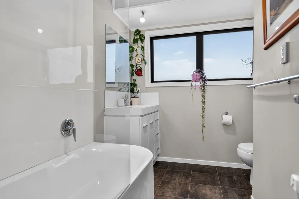 Photos of 52b Amanda Avenue