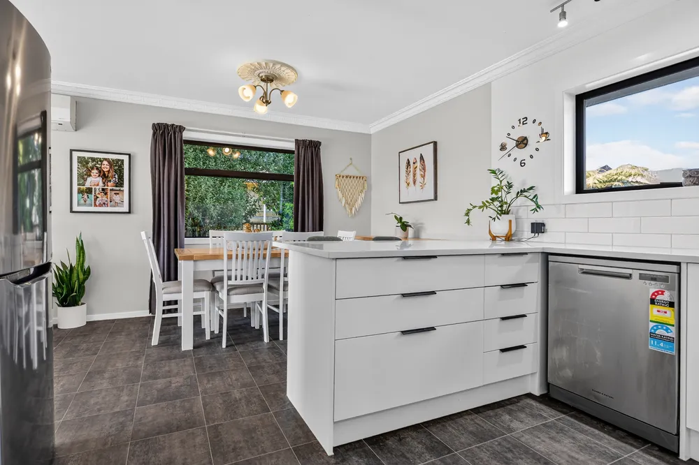 Photos of 52b Amanda Avenue