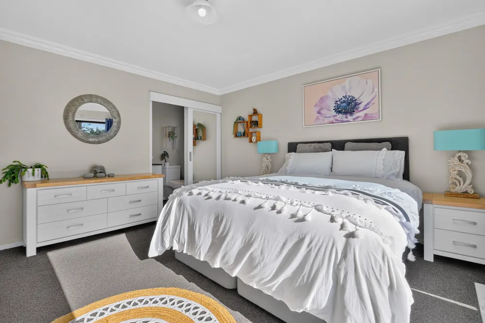 Photos of 52b Amanda Avenue