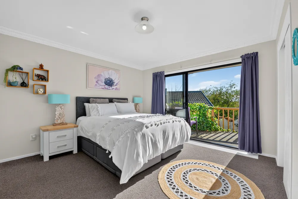 Photos of 52b Amanda Avenue