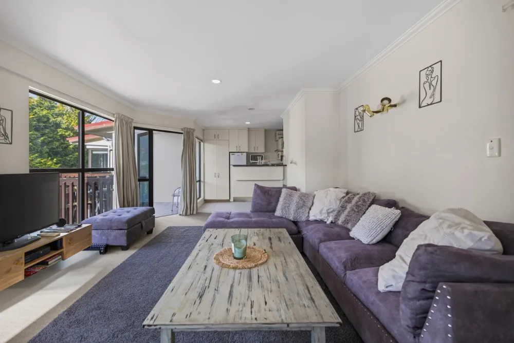 Photos of 8a Huff Street
