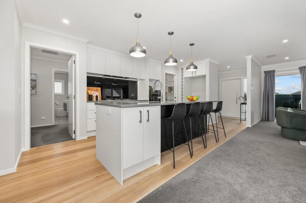 Photos of 10 Weatherdeck Close
