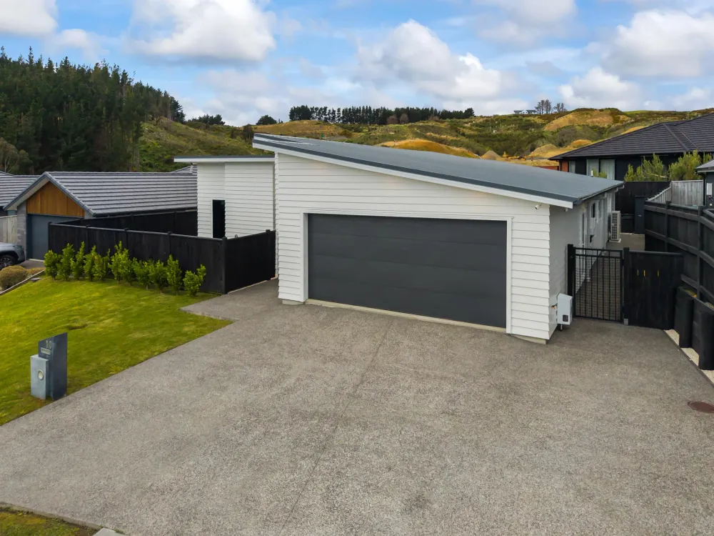 Photos of 10 Weatherdeck Close