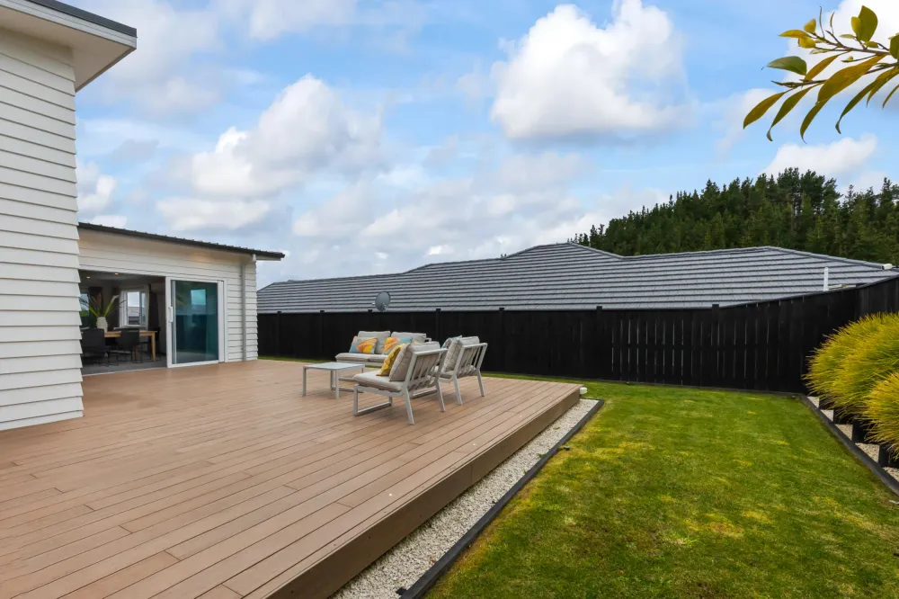 Photos of 10 Weatherdeck Close