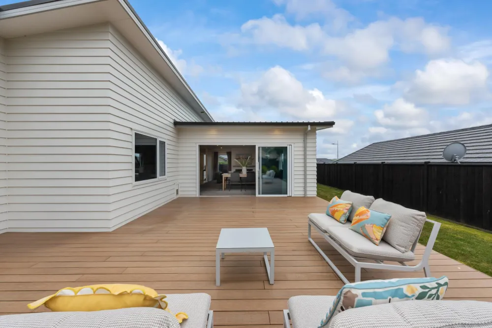 Photos of 10 Weatherdeck Close