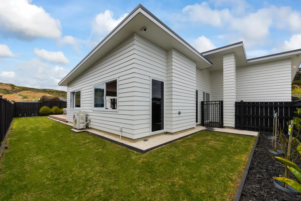 Photos of 10 Weatherdeck Close