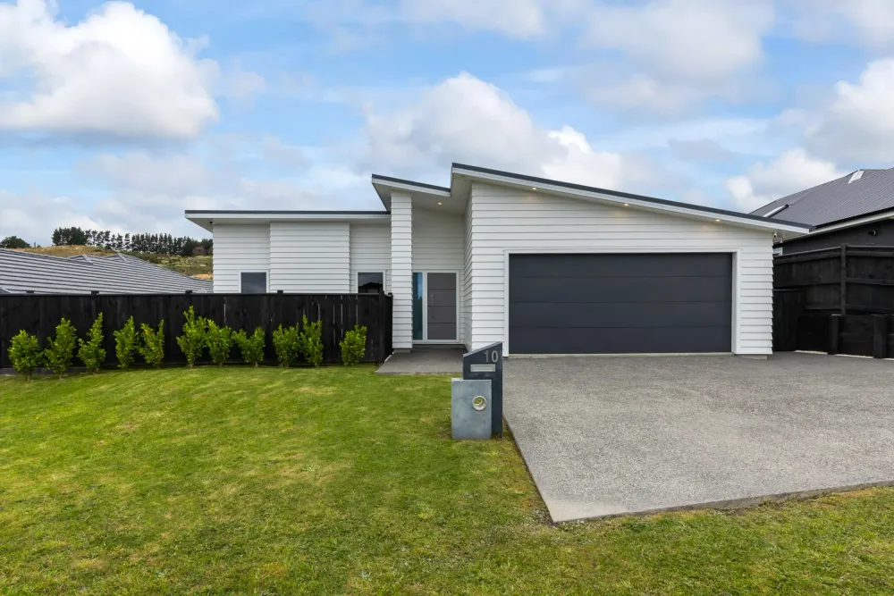 Photos of 10 Weatherdeck Close
