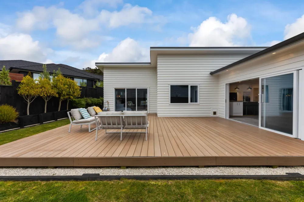 Photos of 10 Weatherdeck Close