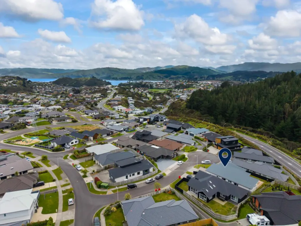 Photos of 10 Weatherdeck Close