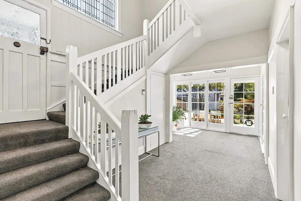 Photos of 12 Saint Albans Street