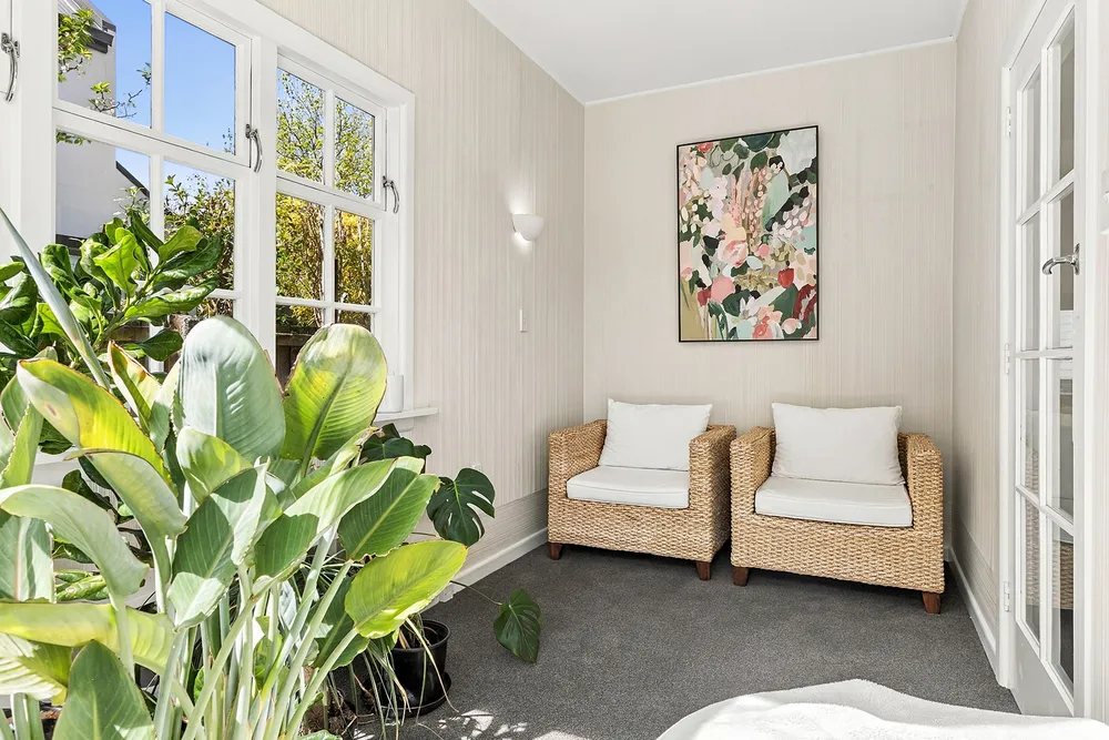 Photos of 12 Saint Albans Street