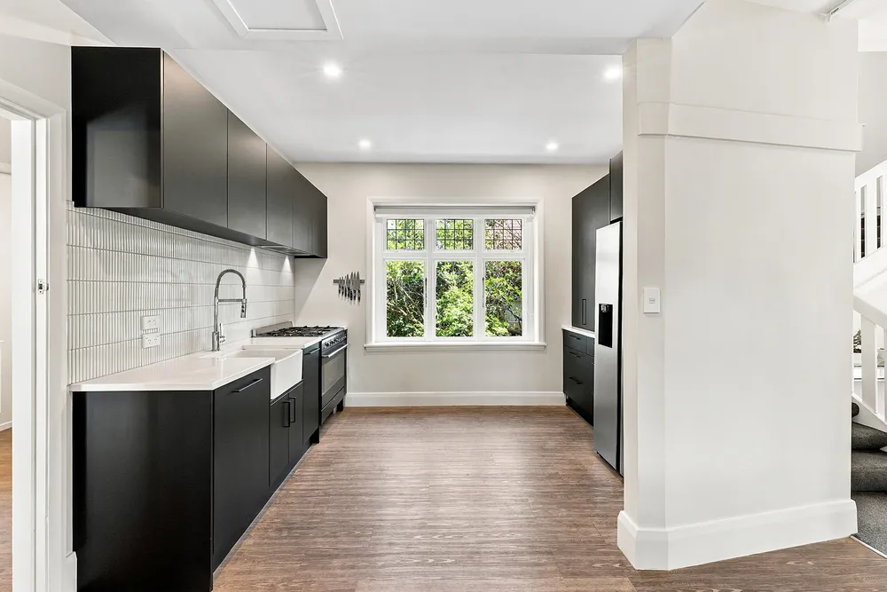 Photos of 12 Saint Albans Street
