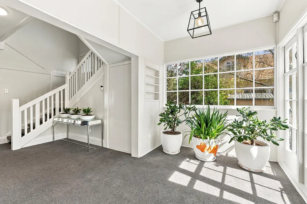 Photos of 12 Saint Albans Street