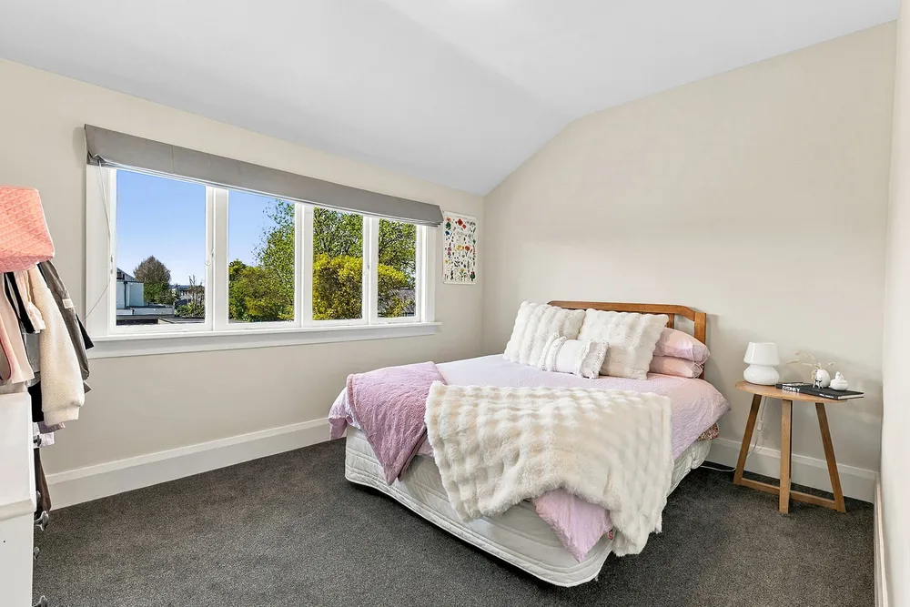 Photos of 12 Saint Albans Street