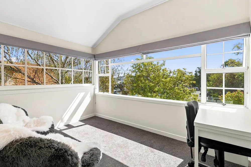 Photos of 12 Saint Albans Street