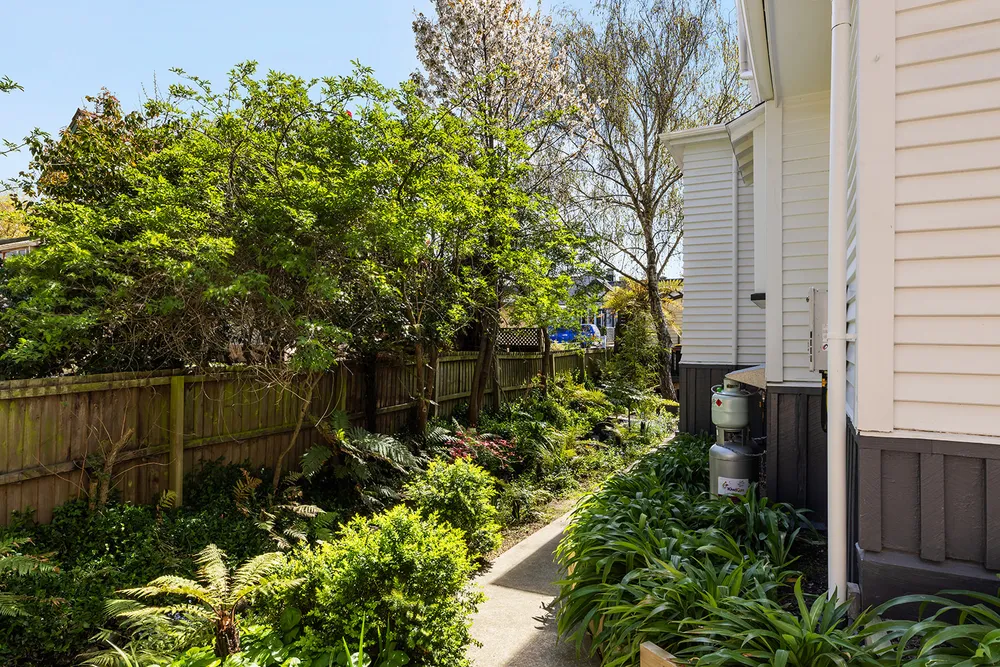 Photos of 12 Saint Albans Street