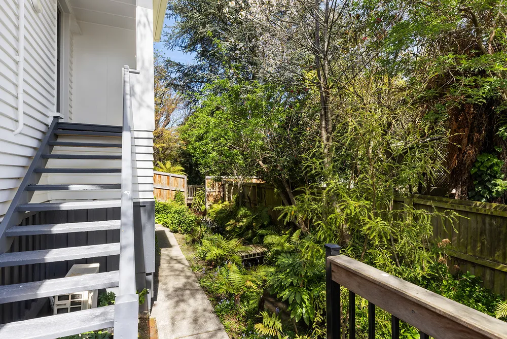 Photos of 12 Saint Albans Street