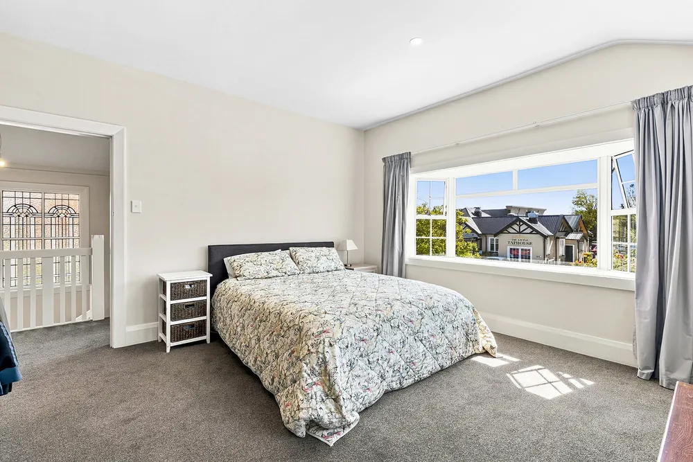 Photos of 12 Saint Albans Street
