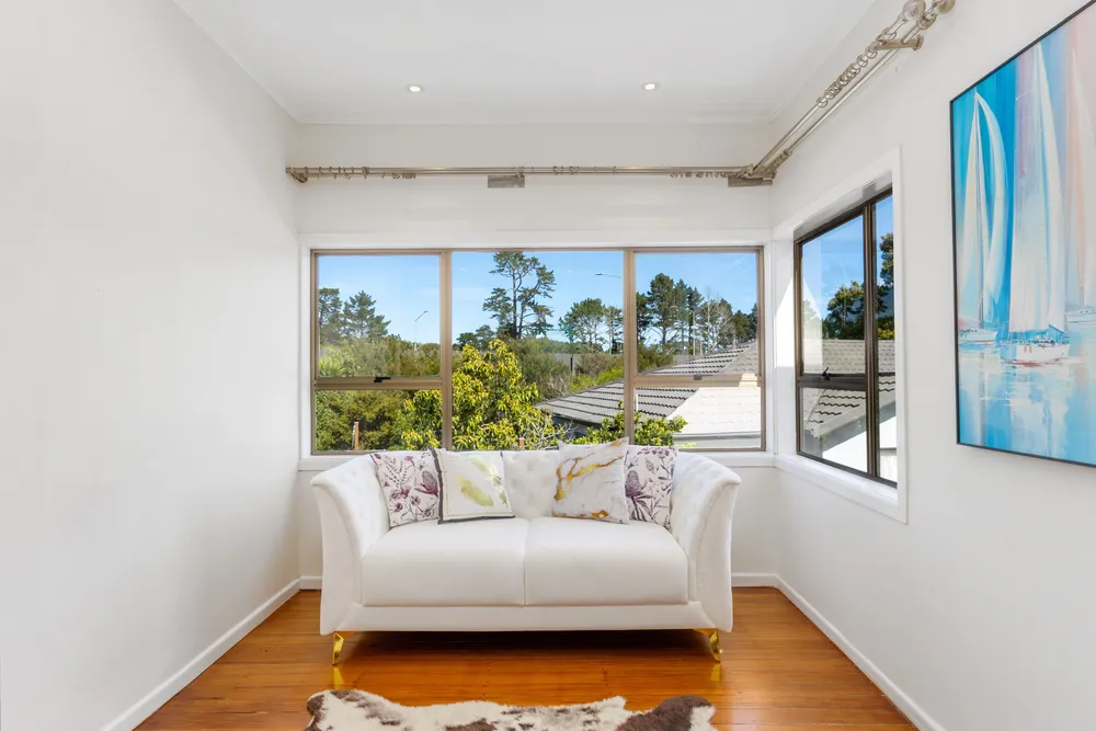 Photos of 1042 Great North Road