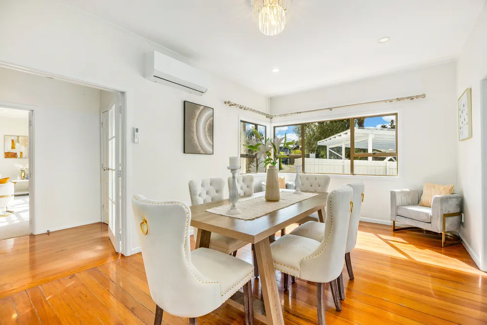 Photos of 1042 Great North Road