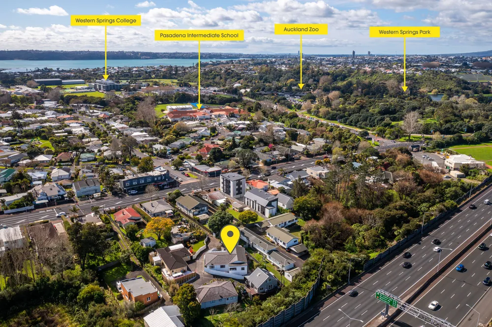 Photos of 1042 Great North Road