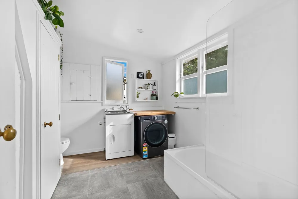 Photos of 176 Portland Road