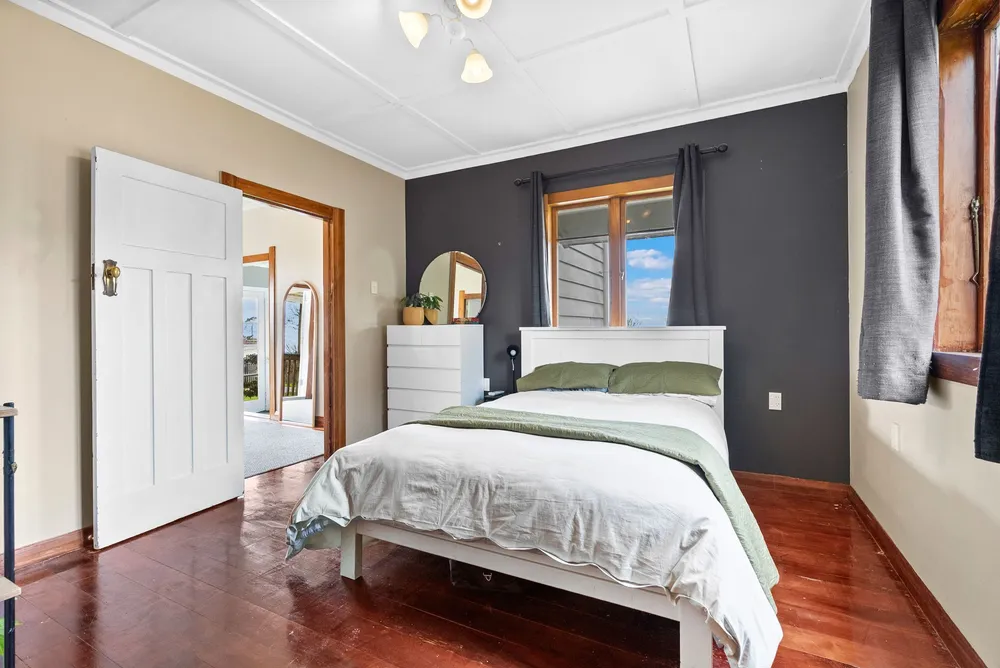 Photos of 176 Portland Road
