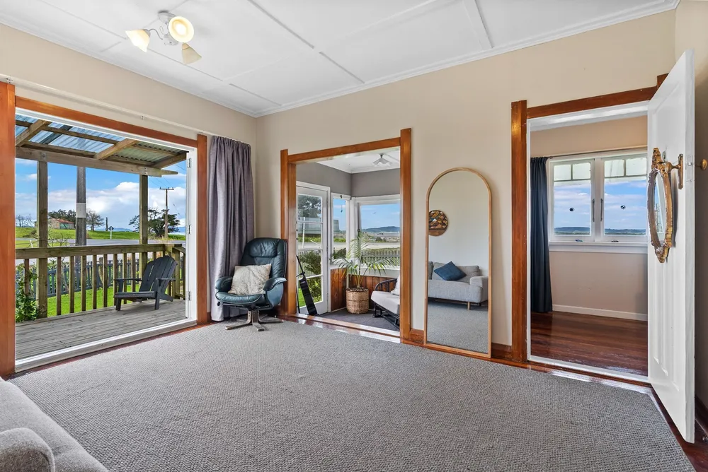 Photos of 176 Portland Road