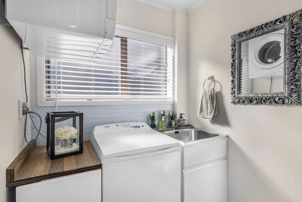 Photos of 62C Wellington Street