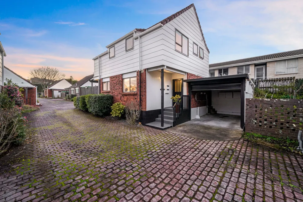 Photos of 62C Wellington Street
