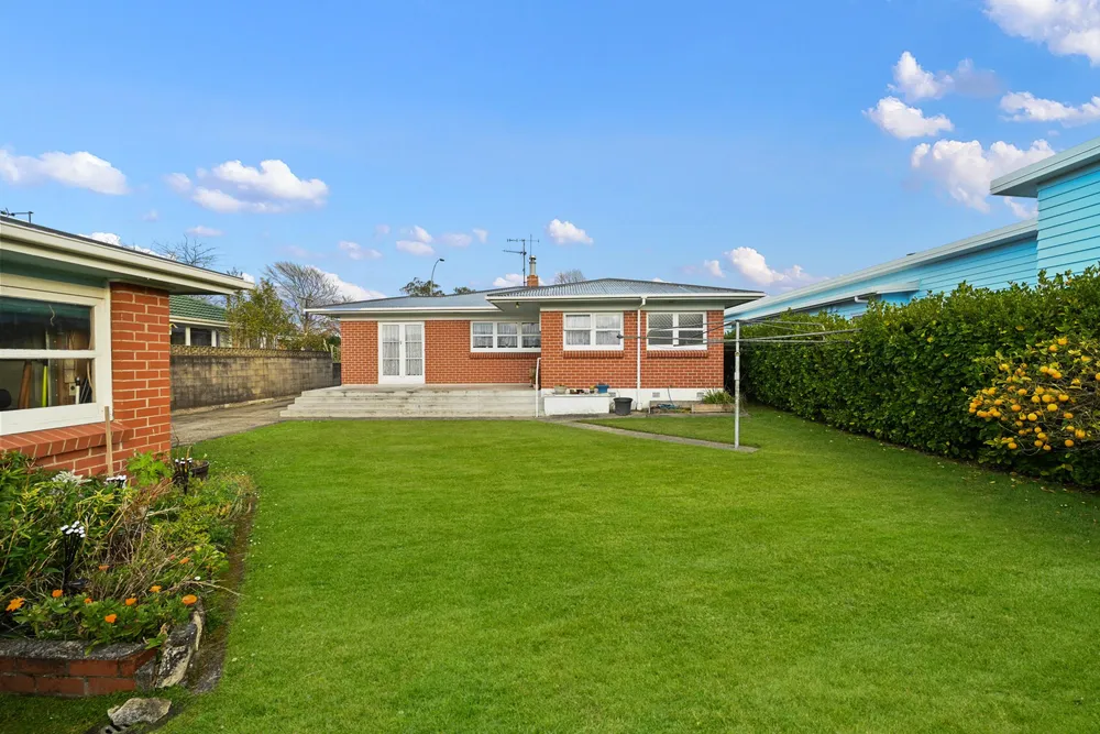 Photos of 121 Comries Road