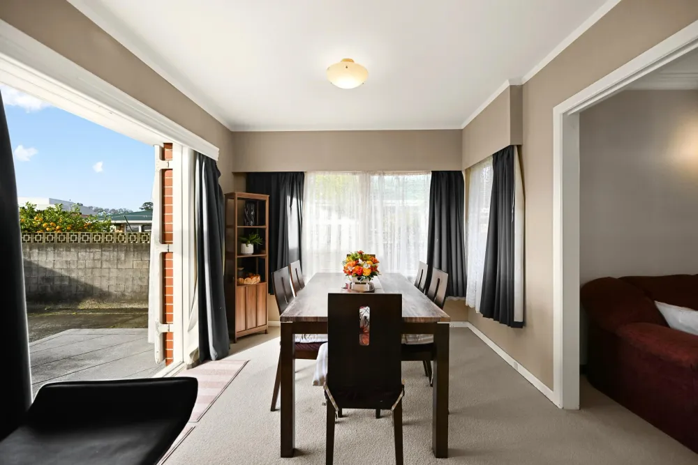 Photos of 121 Comries Road