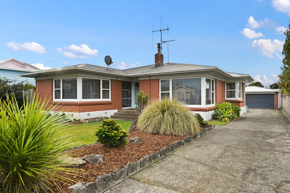Photos of 121 Comries Road